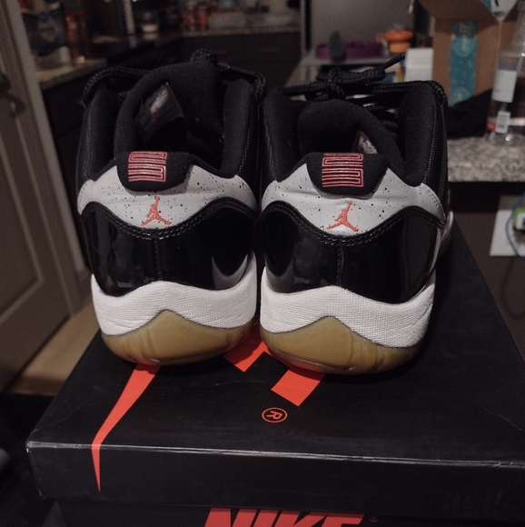 Jordan 11 Low Infrared - Picture 5 of 6